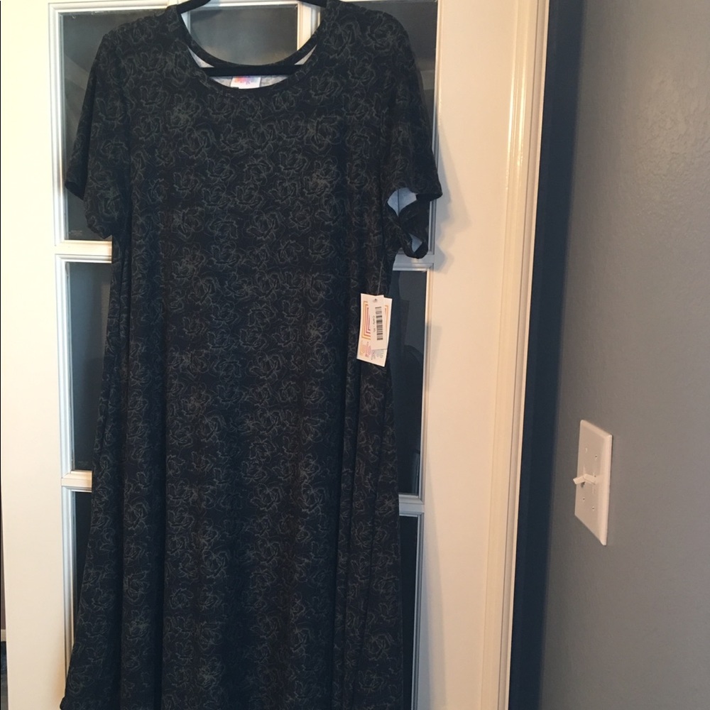 LuLaRoe Black Rose Carly XL - NEW